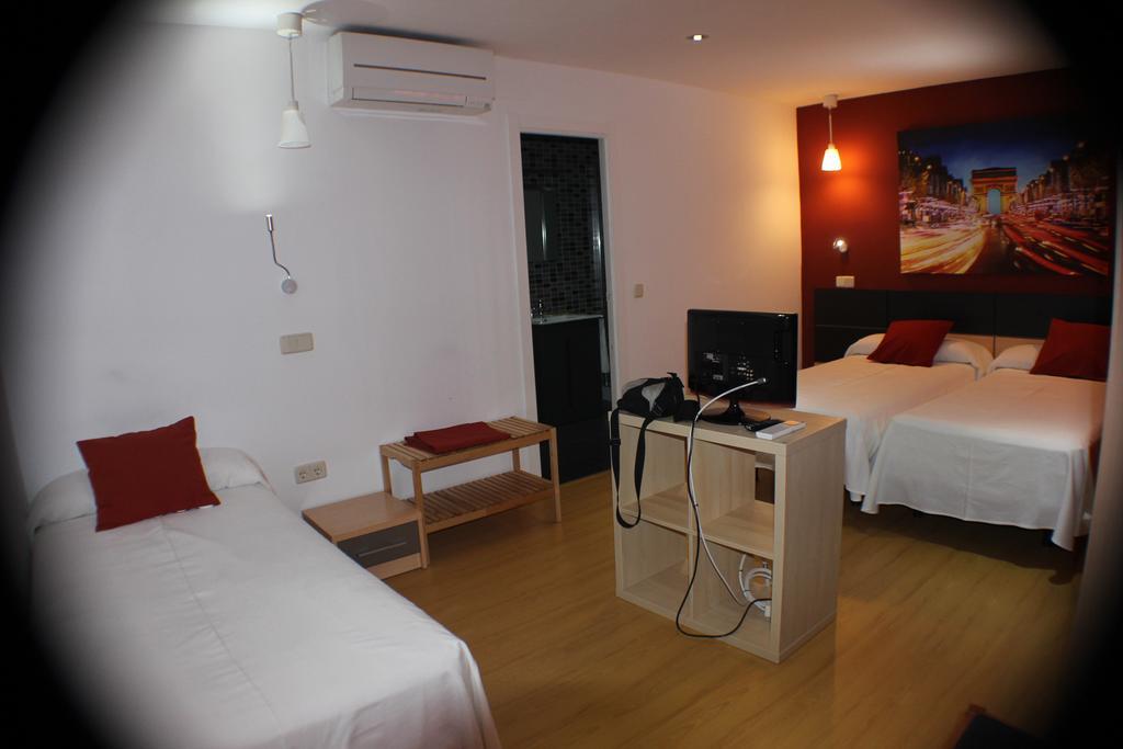 Hostal Falfes Madrid Ngoại thất bức ảnh