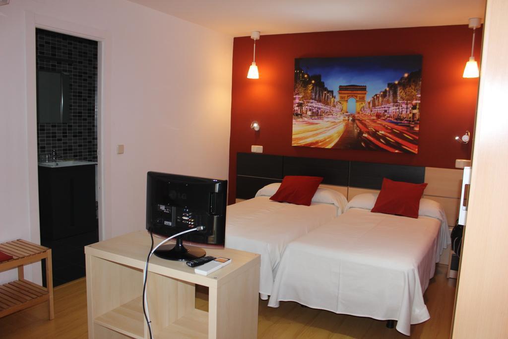 Hostal Falfes Madrid Ngoại thất bức ảnh