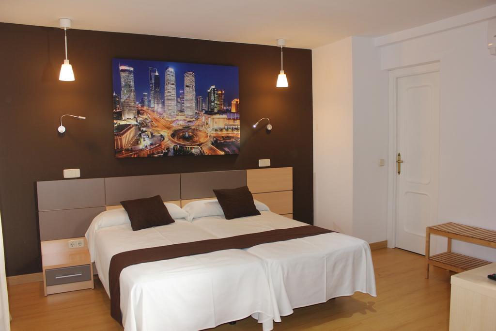 Hostal Falfes Madrid Ngoại thất bức ảnh