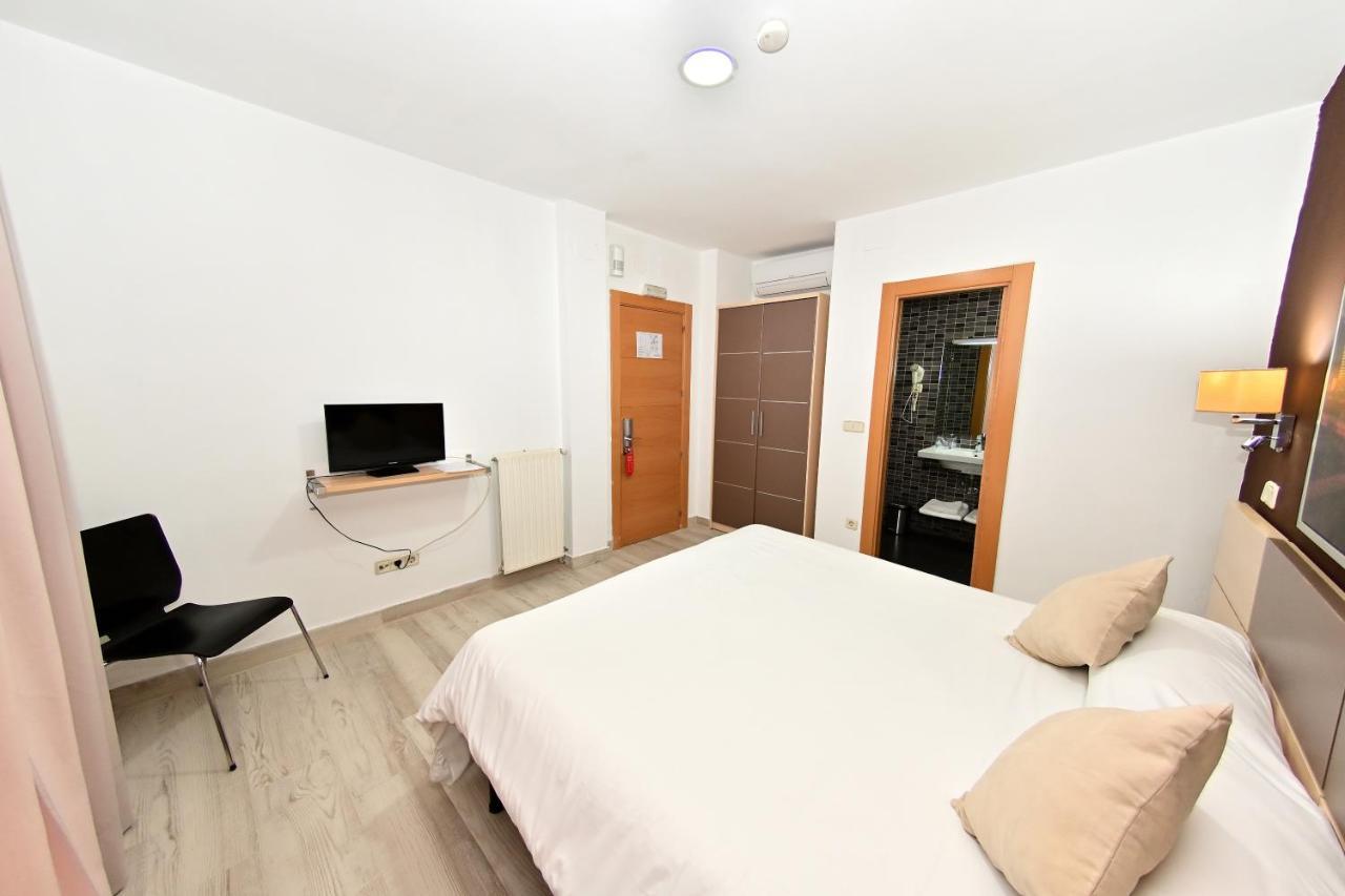 Hostal Falfes Madrid Ngoại thất bức ảnh