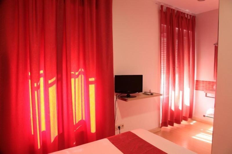 Hostal Falfes Madrid Ngoại thất bức ảnh
