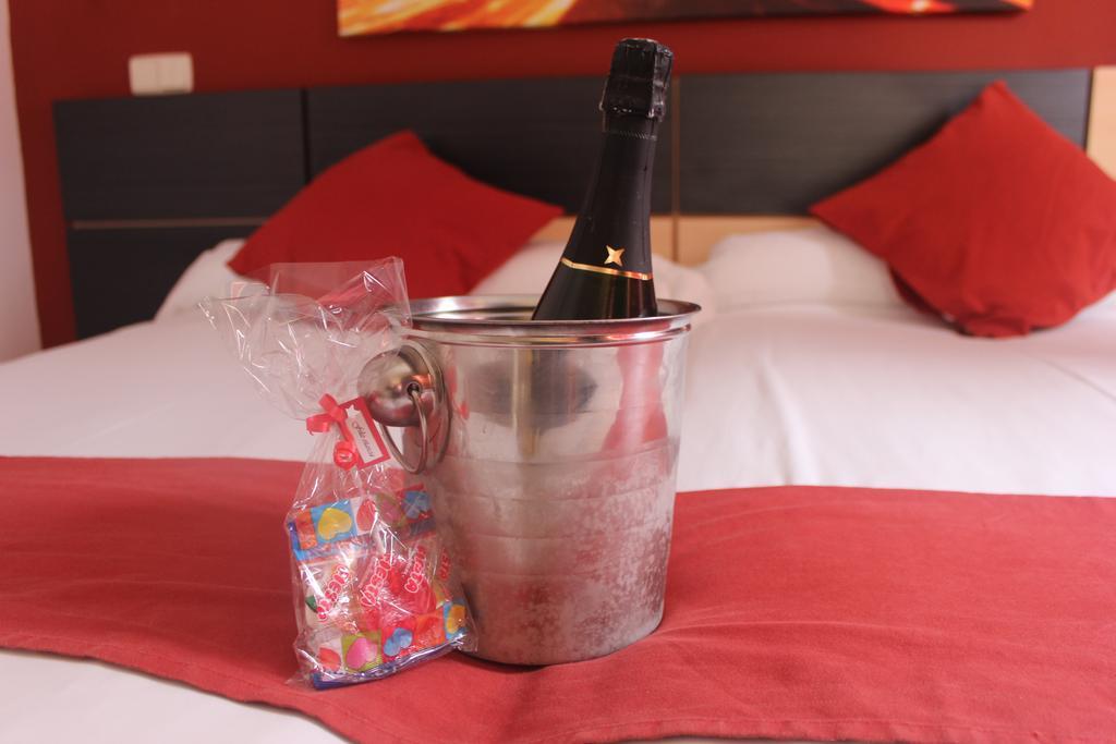 Hostal Falfes Madrid Ngoại thất bức ảnh