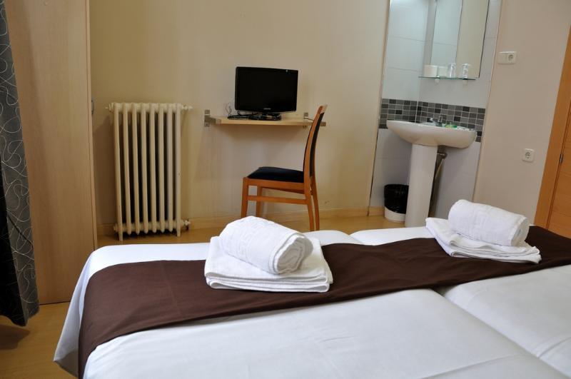 Hostal Falfes Madrid Ngoại thất bức ảnh