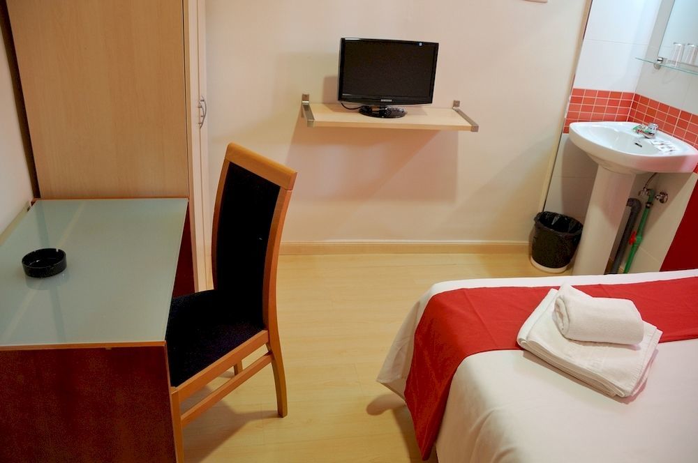 Hostal Falfes Madrid Ngoại thất bức ảnh